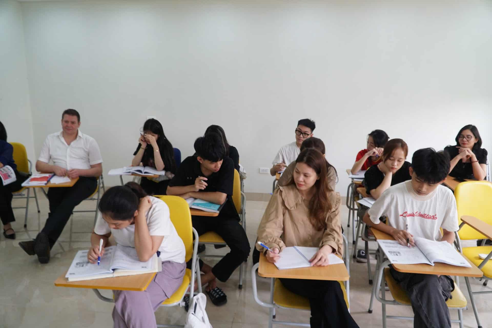 Hình ảnh minh họa học sinh tại EUES Academy